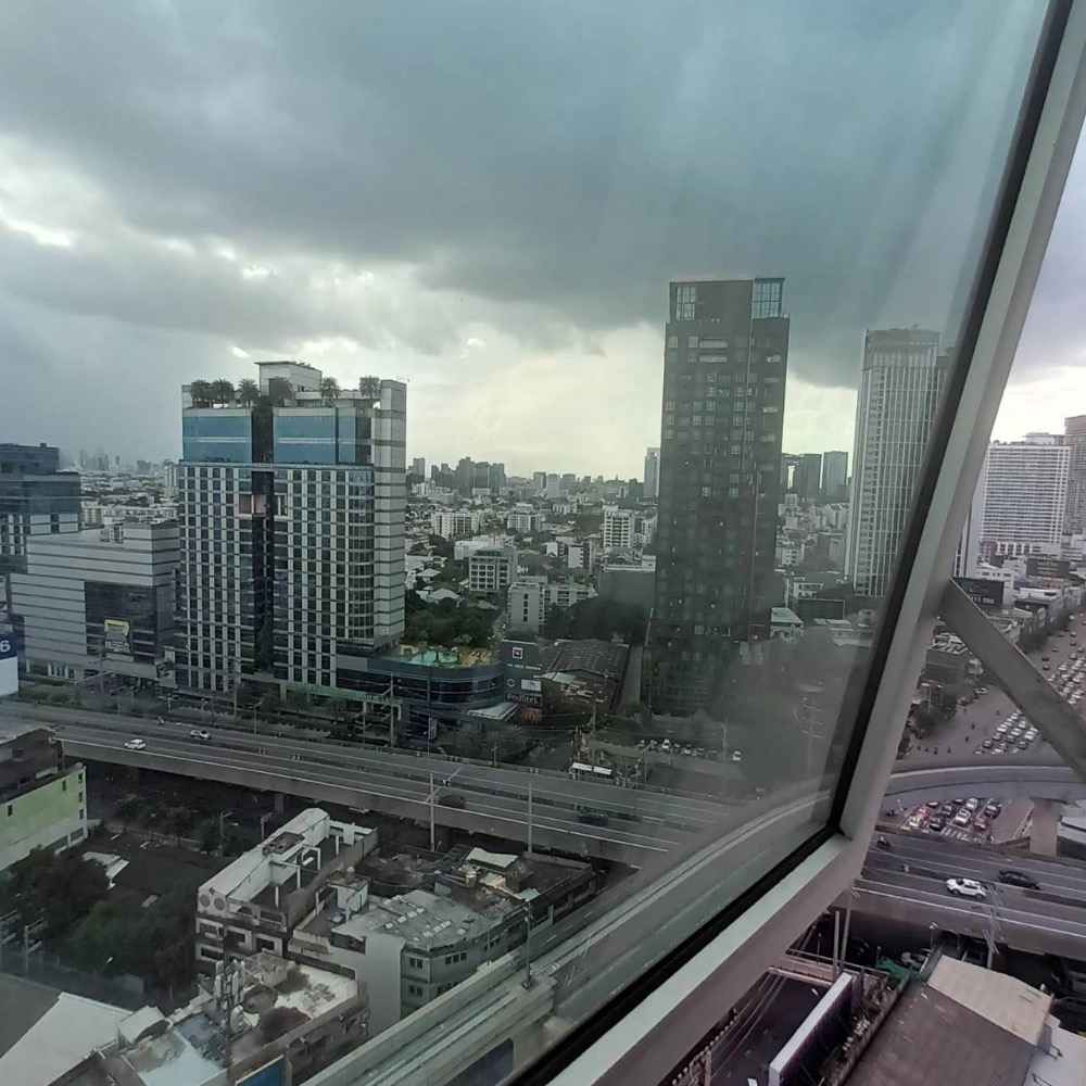 For SaleCondoLadprao, Central Ladprao : For sale, House 23 Ratchada Lat Phrao, 21st floor, near MRT Lat Phrao Station. Next to Ratchada-Lat Phrao intersection.