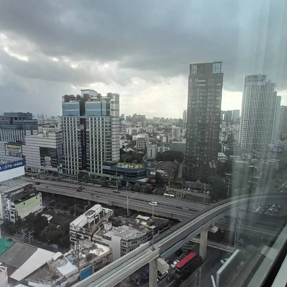 For SaleCondoLadprao, Central Ladprao : For sale, House 23 Ratchada Lat Phrao, 21st floor, near MRT Lat Phrao Station. Next to Ratchada-Lat Phrao intersection.