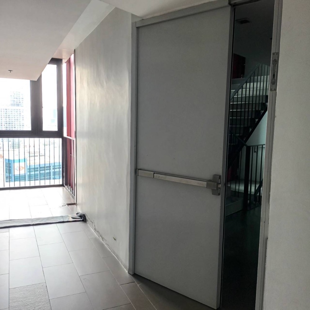For SaleCondoLadprao, Central Ladprao : For sale, House 23 Ratchada Lat Phrao, 21st floor, near MRT Lat Phrao Station. Next to Ratchada-Lat Phrao intersection.