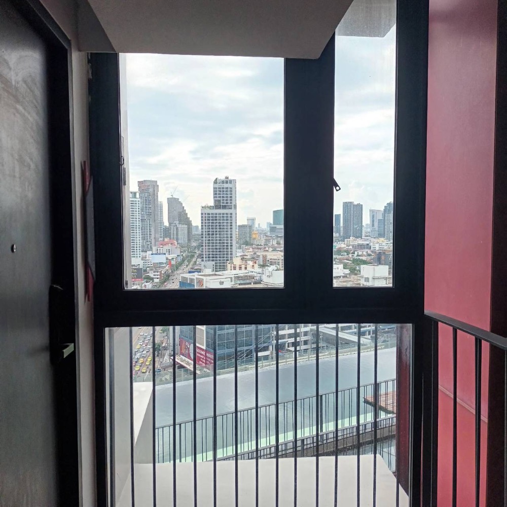 For SaleCondoLadprao, Central Ladprao : For sale, House 23 Ratchada Lat Phrao, 21st floor, near MRT Lat Phrao Station. Next to Ratchada-Lat Phrao intersection.