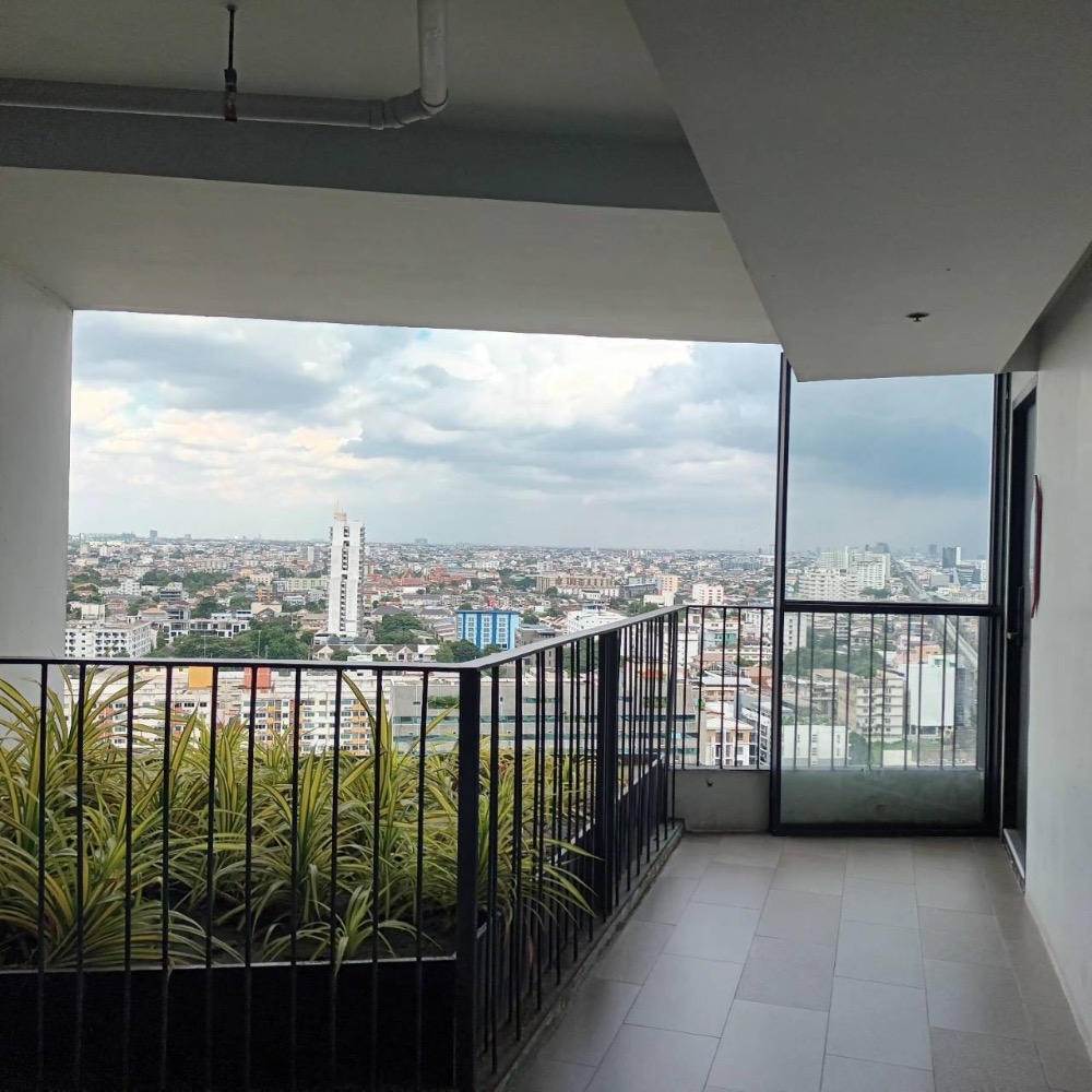 For SaleCondoLadprao, Central Ladprao : For sale, House 23 Ratchada Lat Phrao, 21st floor, near MRT Lat Phrao Station. Next to Ratchada-Lat Phrao intersection.