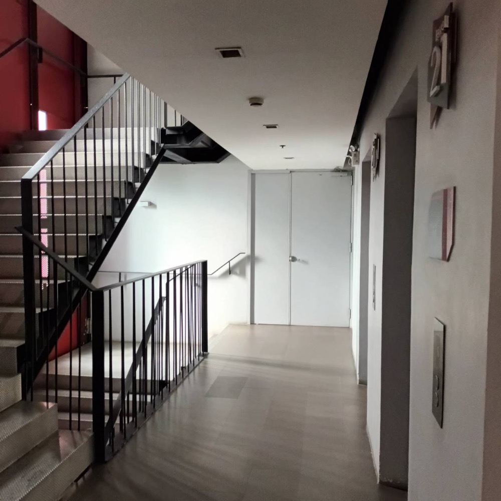 For SaleCondoLadprao, Central Ladprao : For sale, House 23 Ratchada Lat Phrao, 21st floor, near MRT Lat Phrao Station. Next to Ratchada-Lat Phrao intersection.