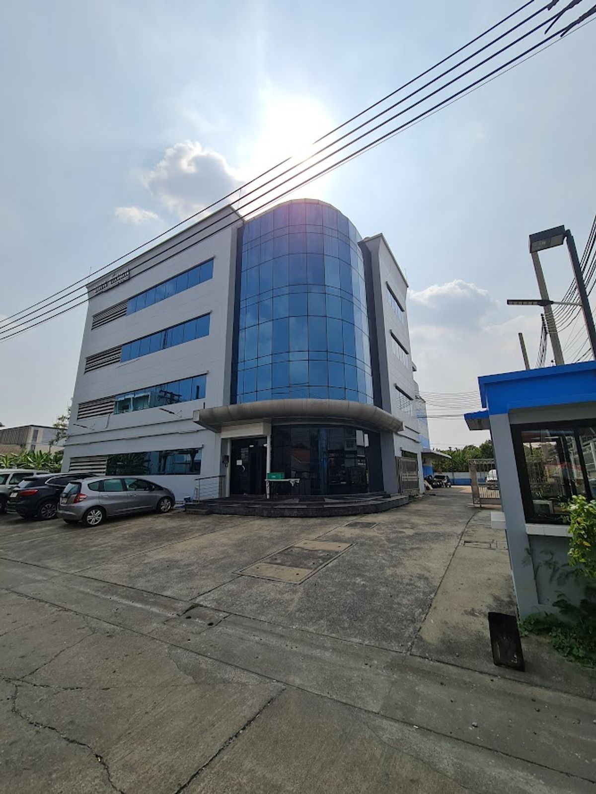 For SaleOfficeMin Buri, Romklao : For sale/rent, office building Ramkhamhaeng 118, 5 floors, warehouse, area 1-0-9 rai, near Saphan Sung office. Near Kanchanaphisek Road