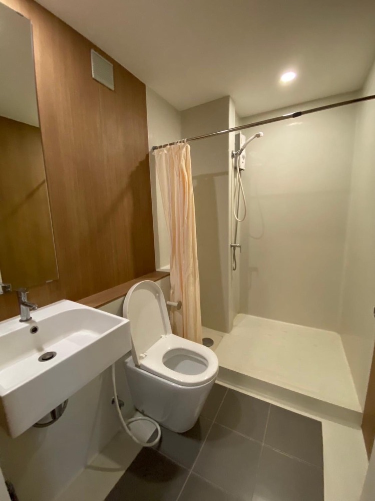 For RentCondoSathorn, Narathiwat : For rent🔥 Blossum Sathorn🔥 Beautifully decorated room, very good price, there is a shuttle van, electric train delivery service. in rush hour