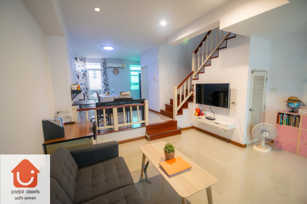 For SaleHouseSamut Prakan,Samrong : ✨Beautiful townhome for sale 🏘️ Floraville Srinakarin-Thepharak Townhome, 3 floors, 3 bedrooms🛏️ Size 20 sq m, next to Srinakarin Road. Near the Yellow Line, Sri Thepha Station.