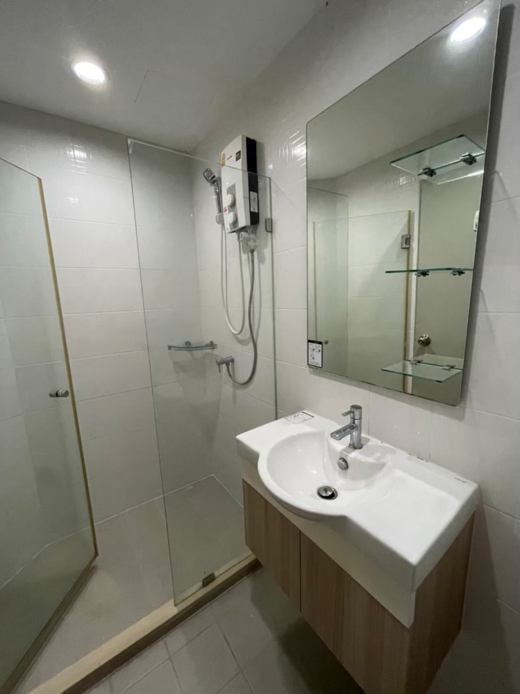 For SaleCondoThaphra, Talat Phlu, Wutthakat : 🌟Sell with tenants, special room! Good value with well-proportioned room area and complete kitchen set, only 2.5 MB*, beautiful city view at Ideo Sathorn-Tha Phra