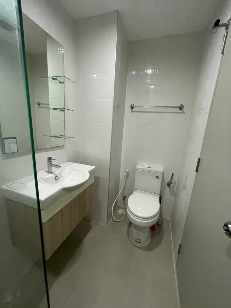 For SaleCondoThaphra, Talat Phlu, Wutthakat : 🌟Sell with tenants, special room! Good value with well-proportioned room area and complete kitchen set, only 2.5 MB*, beautiful city view at Ideo Sathorn-Tha Phra