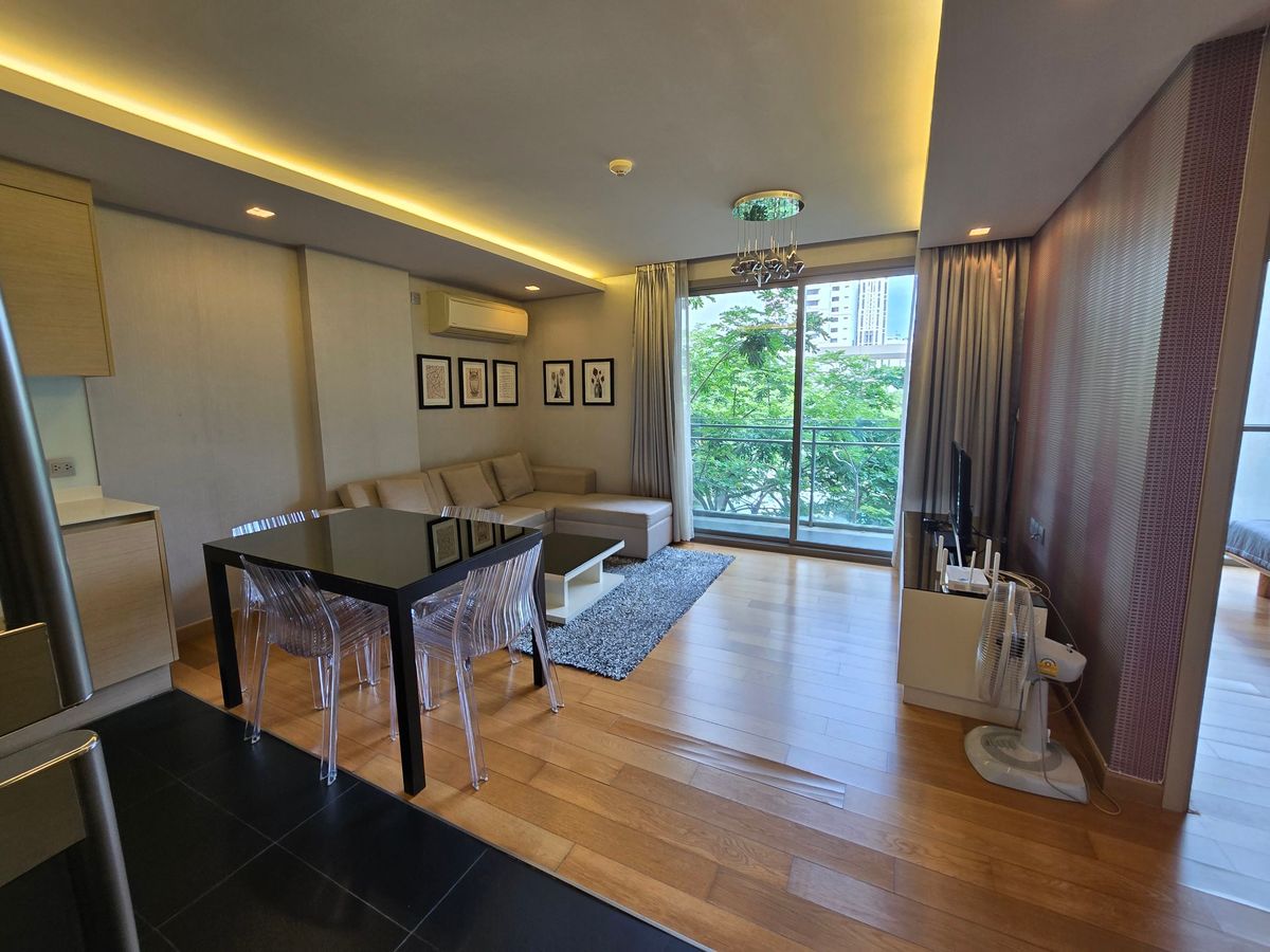 For SaleCondoSukhumvit, Asoke, Thonglor : Good quality condo for sale, Sansiri (Via Botani), Via Botani, size 72.62 sq m., ready to move in immediately.