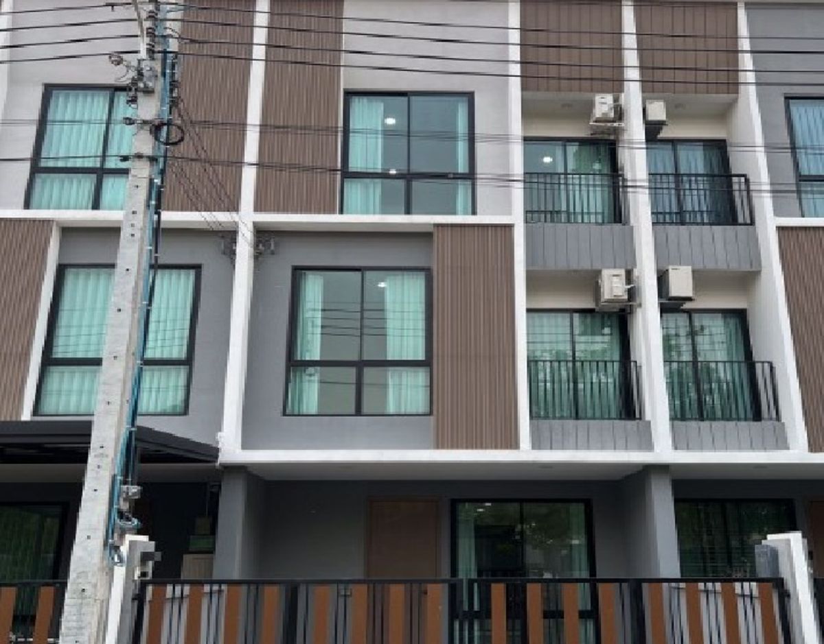 For RentHousePathum Thani,Rangsit, Thammasat : For Rent, 2-storey detached house for rent, Centro Vibhavadi Rangsit project, near Harrow International School / Beautiful house / Corner house / Fully furnished / Living / Chinese Welcome