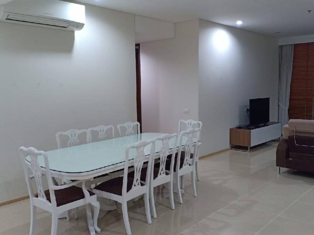 ให้เช่าคอนโดสุขุมวิท อโศก ทองหล่อ : for rent. The Lakes 3 bedroom 3 bathroom 1 maid room 173 sqm rent 120,000 per mo rainy 081 8895470