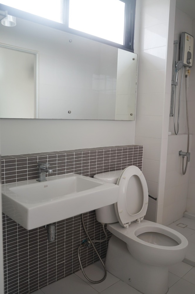 ขายทาวน์โฮมนวมินทร์ รามอินทรา : ใช้ชีวิตง่ายขึ้น ทาวน์โฮมใกล้รถไฟฟ้า🔥 เดอะ เทอเรส รามอินทรา 65 / 3 ห้องนอน (ขาย), The Terrace Ramintra 65 / 3 Bedrooms (FOR SALE) TAN528