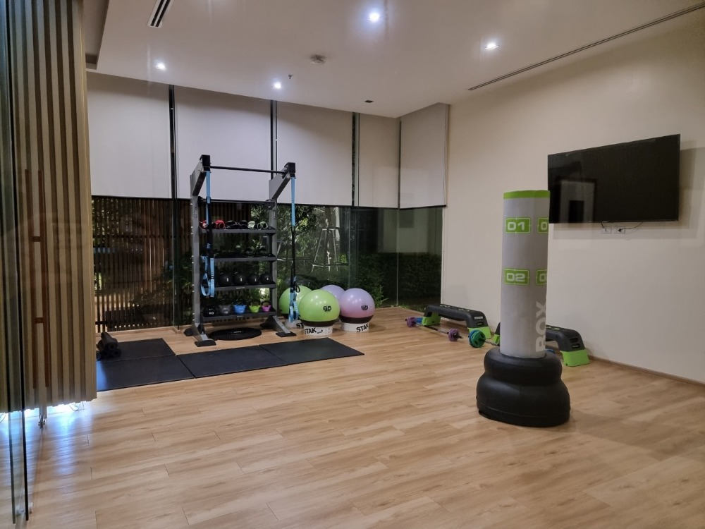 For RentCondoSriracha Laem Chabang Ban Bueng : Luxury condo for rent, Keen Sriracha, 35 sq m, beautiful room, Phu Chao view, 33rd floor, with clean maids.