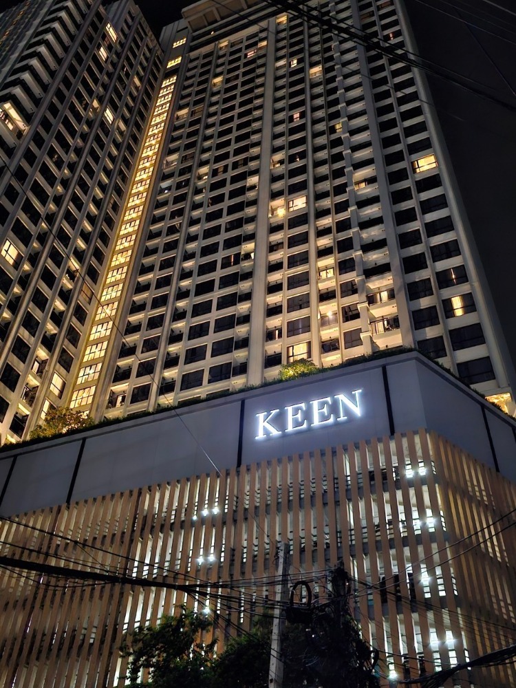 For RentCondoSriracha Laem Chabang Ban Bueng : Luxury condo for rent, Keen Sriracha, 35 sq m, beautiful room, Phu Chao view, 33rd floor, with clean maids.