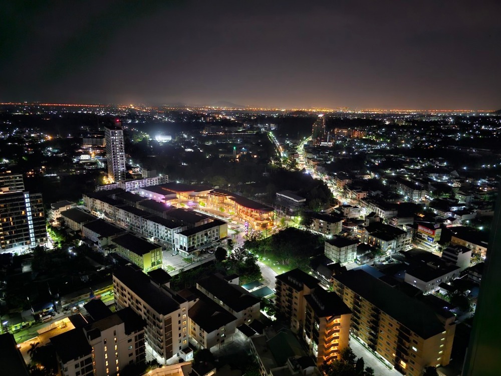 For RentCondoSriracha Laem Chabang Ban Bueng : Luxury condo for rent, Keen Sriracha, 35 sq m, beautiful room, Phu Chao view, 33rd floor, with clean maids.