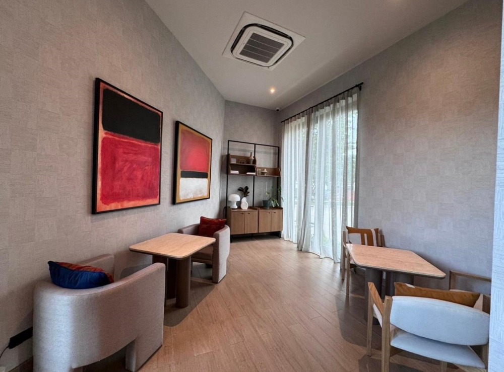 For RentHousePattanakan, Srinakarin : Burasiri Krungthepkreetha : A two-story detached house fully furnished.