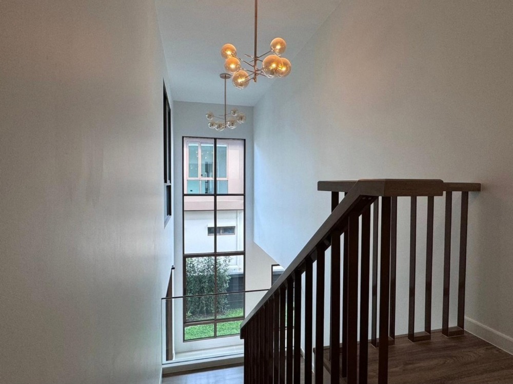 For RentHousePattanakan, Srinakarin : Burasiri Krungthepkreetha : A two-story detached house fully furnished.