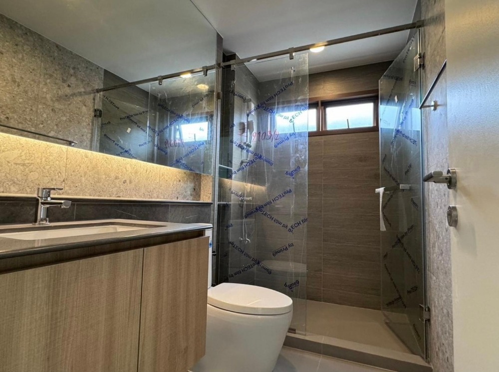 For RentHousePattanakan, Srinakarin : Burasiri Krungthepkreetha : A two-story detached house fully furnished.