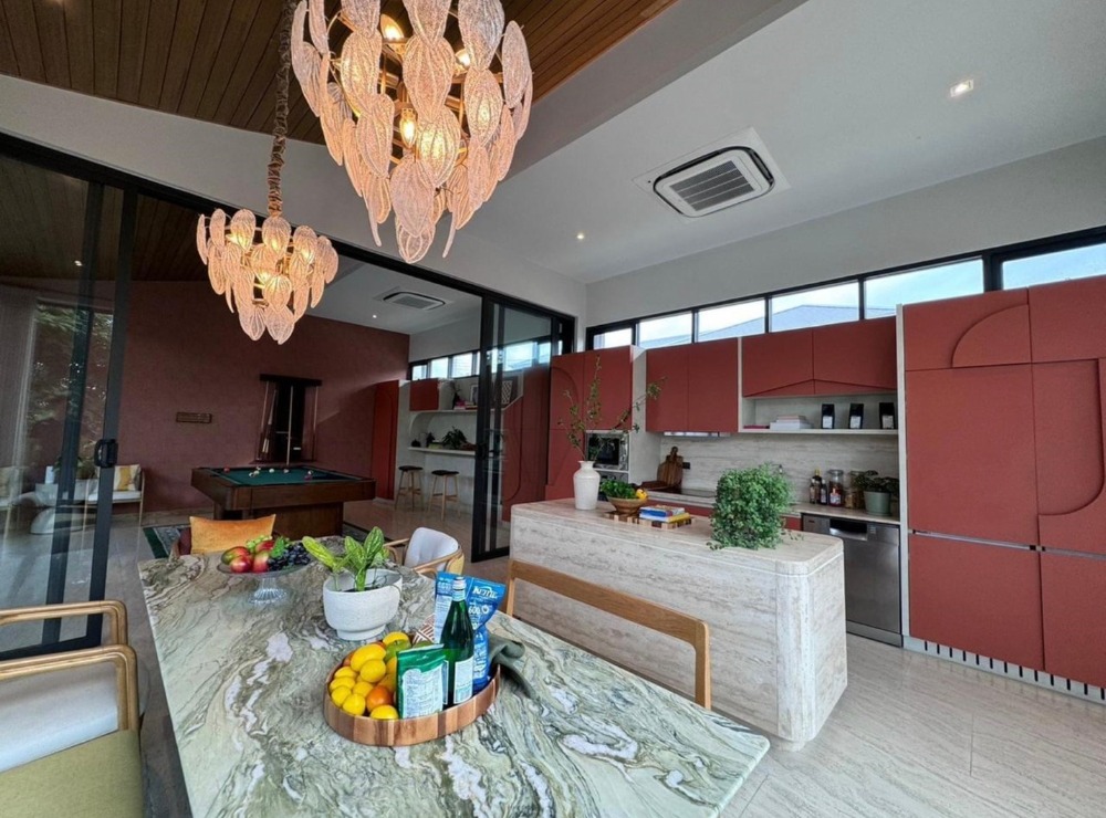 For RentHousePattanakan, Srinakarin : Burasiri Krungthepkreetha : A two-story detached house fully furnished.