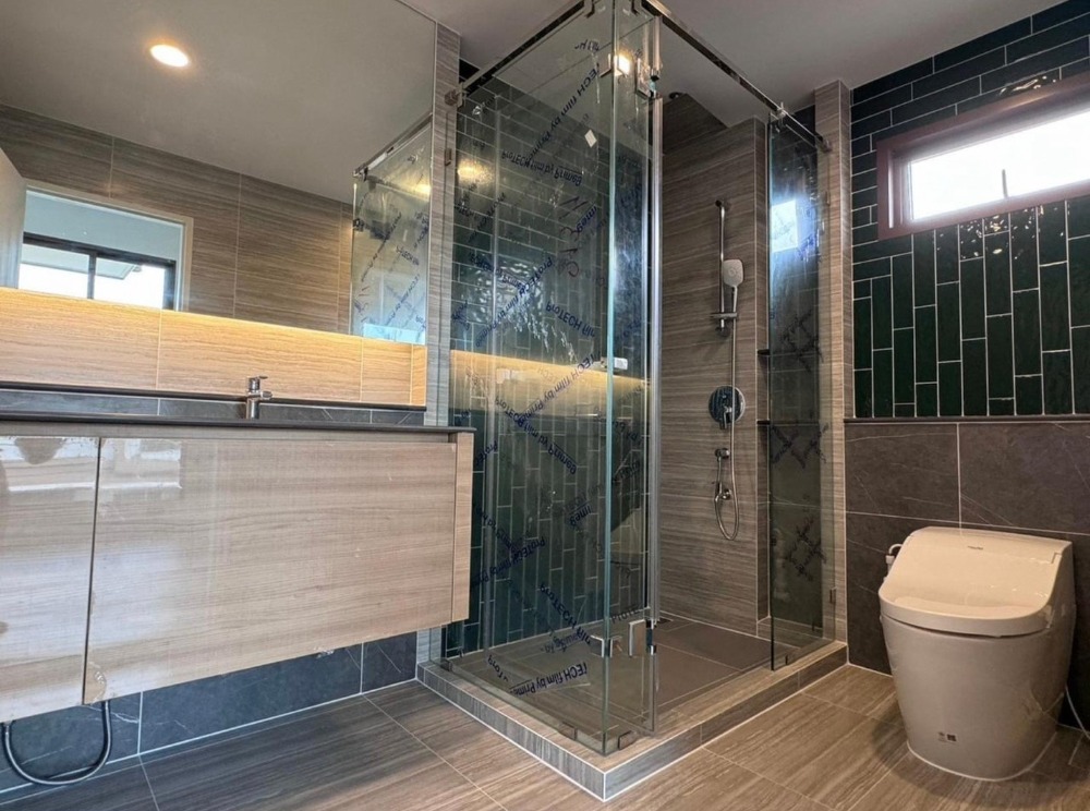 For RentHousePattanakan, Srinakarin : Burasiri Krungthepkreetha : A two-story detached house fully furnished.