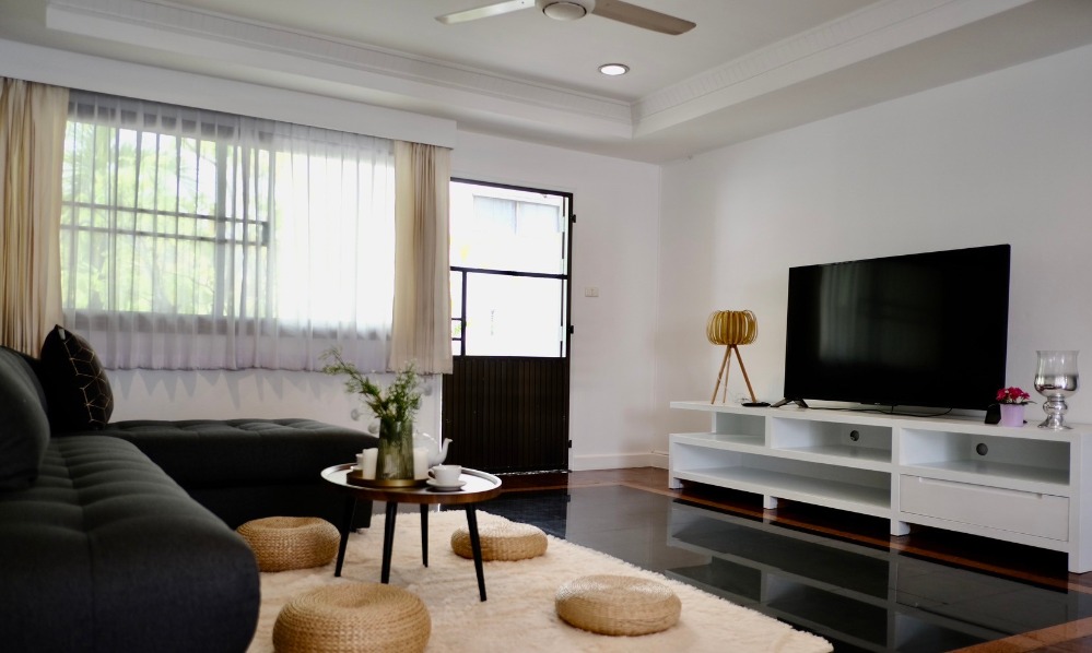 For RentTownhomeSathorn, Narathiwat : 5-STO Townhouse in Compound shared Pool around BTS Chong Nonsi with 5 bedrooms 6 bathrooms, maid room split level about 450 sq m. 2 parking