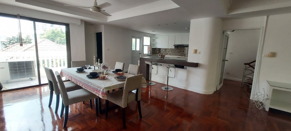 For RentTownhomeSathorn, Narathiwat : 5-STO Townhouse in Compound shared Pool around BTS Chong Nonsi with 5 bedrooms 6 bathrooms, maid room split level about 450 sq m. 2 parking