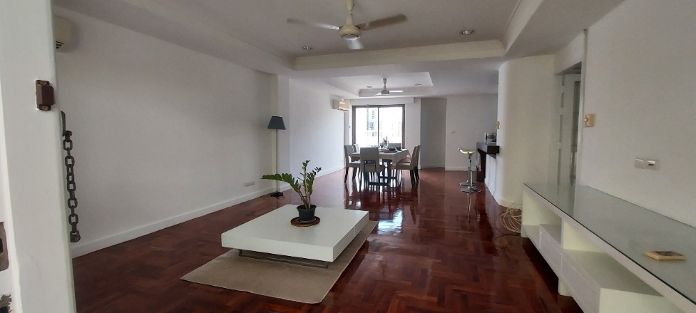 For RentTownhomeSathorn, Narathiwat : 5-STO Townhouse in Compound shared Pool around BTS Chong Nonsi with 5 bedrooms 6 bathrooms, maid room split level about 450 sq m. 2 parking