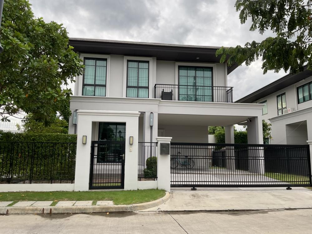 For RentHousePattanakan, Srinakarin : For sale/rent, single house, Setthasiri Phatthanakan 87, beautiful house, fully furnished, near the garden, the front of the house is not attached to anyone.