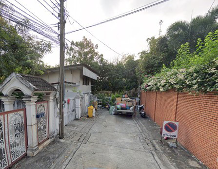 ขายที่ดินอารีย์ อนุสาวรีย์ : ขายที่ดินพร้อมบ้าน 2 ชั้น เนื้อที่ 237.9 ตรว. ซอยพหลโยธิน 8 (ซอยสายลม 2) ใกล้ทางด่วน โรงพยาบาลพญาไท 2 รถไฟฟ้าBTS อารีย์ วิลล่ามาร์เก็ต อารีย์