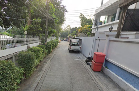 ขายที่ดินอารีย์ อนุสาวรีย์ : ขายที่ดินพร้อมบ้าน 2 ชั้น เนื้อที่ 237.9 ตรว. ซอยพหลโยธิน 8 (ซอยสายลม 2) ใกล้ทางด่วน โรงพยาบาลพญาไท 2 รถไฟฟ้าBTS อารีย์ วิลล่ามาร์เก็ต อารีย์