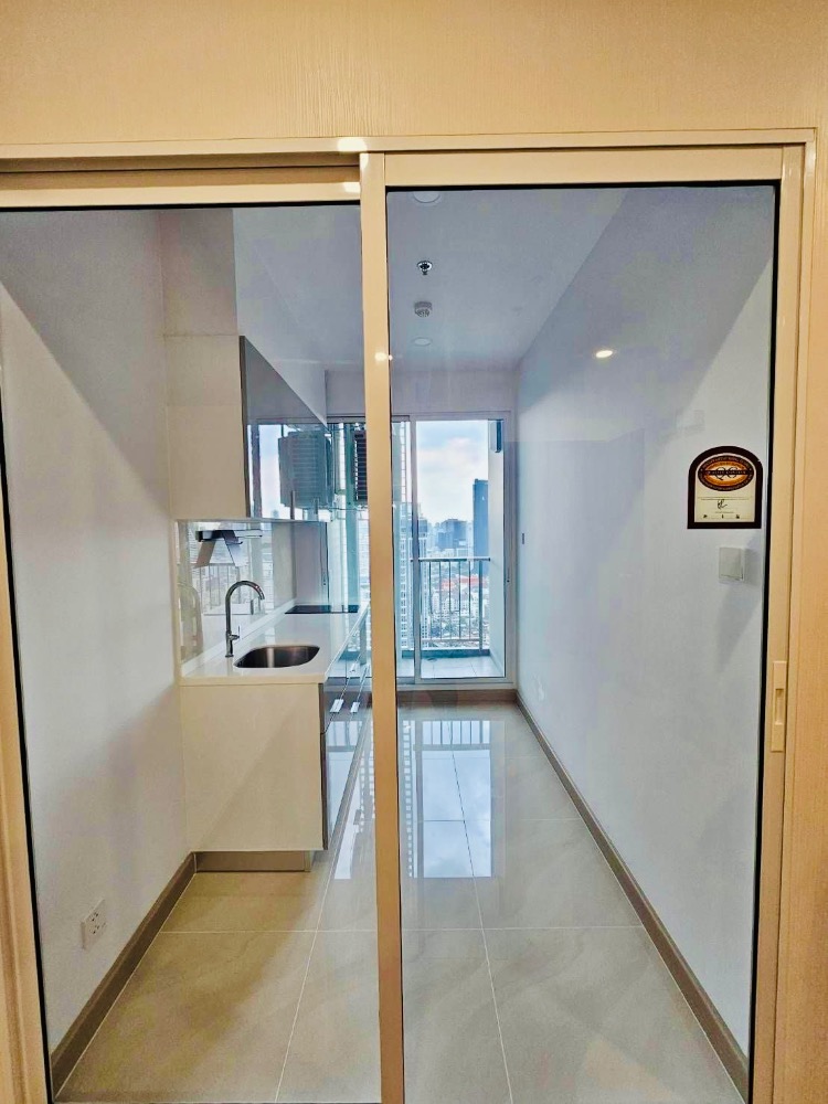 ขายคอนโดสยาม จุฬา สามย่าน : 🔥🔥FOR SALE : 𝙎𝙪𝙥𝙖𝙡𝙖𝙞 𝙋𝙧𝙚𝙢𝙞𝙚𝙧 𝙎𝙞 𝙋𝙝𝙧𝙖𝙮𝙖-𝙎𝙖𝙢𝙮𝙖𝙣, Size 41.5 sqm., Price 𝟔.𝟔𝟓 𝐌𝐁 ติดต่อคุณณัฐ 𝟎𝟗𝟓𝟗𝟒𝟏𝟓𝟗𝟗𝟗