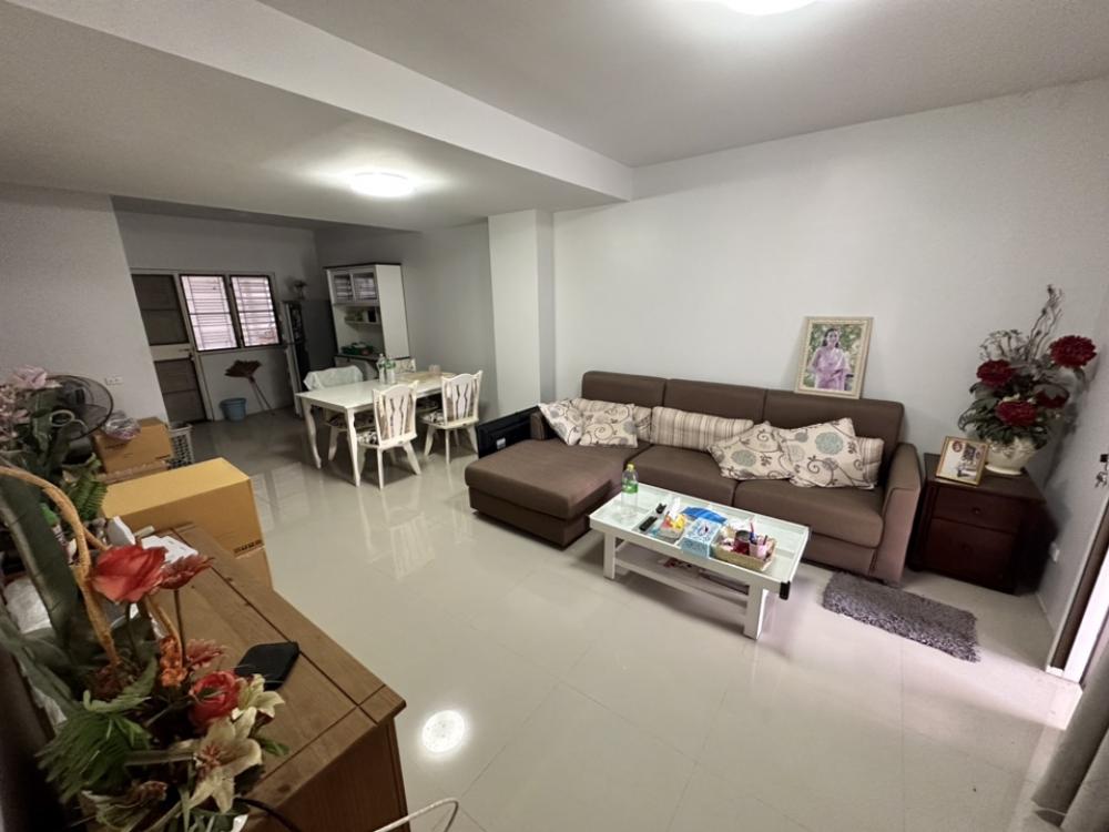 ขายทาวน์โฮมพัทยา บางแสน ชลบุรี สัตหีบ : ขายทาวน์เฮ้าส์ สวย 2 ชั้น โครงการ Life Town Home บางเเสน ห้วยกะปิ จ.ชลบุรี พร้อมเข้าอยู่ ขายต่ำกว่าราคาตลาด