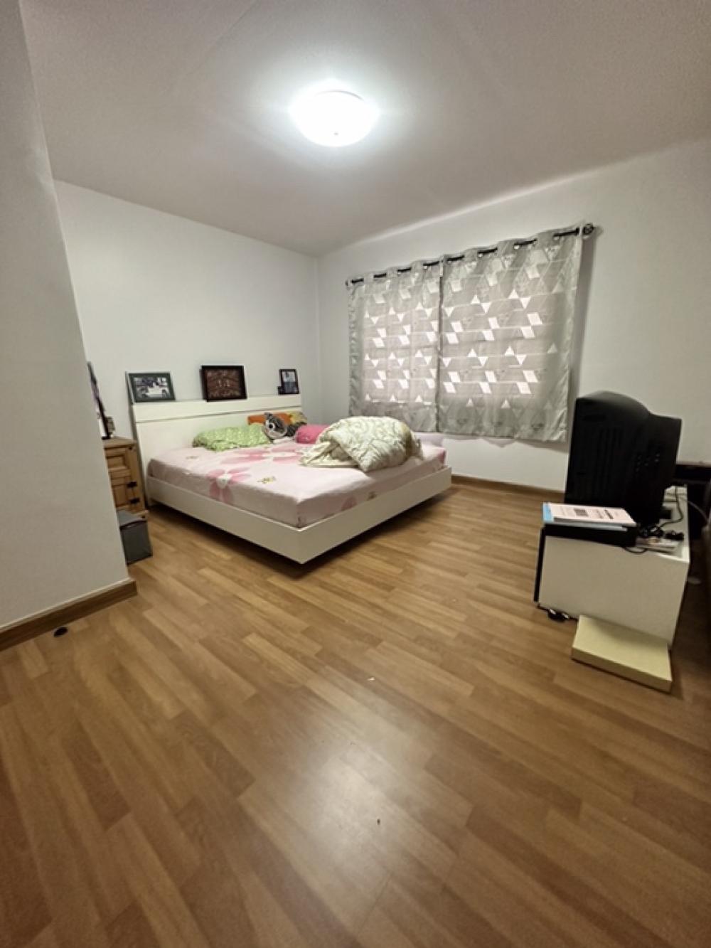 ขายทาวน์โฮมพัทยา บางแสน ชลบุรี สัตหีบ : ขายทาวน์เฮ้าส์ สวย 2 ชั้น โครงการ Life Town Home บางเเสน ห้วยกะปิ จ.ชลบุรี พร้อมเข้าอยู่ ขายต่ำกว่าราคาตลาด