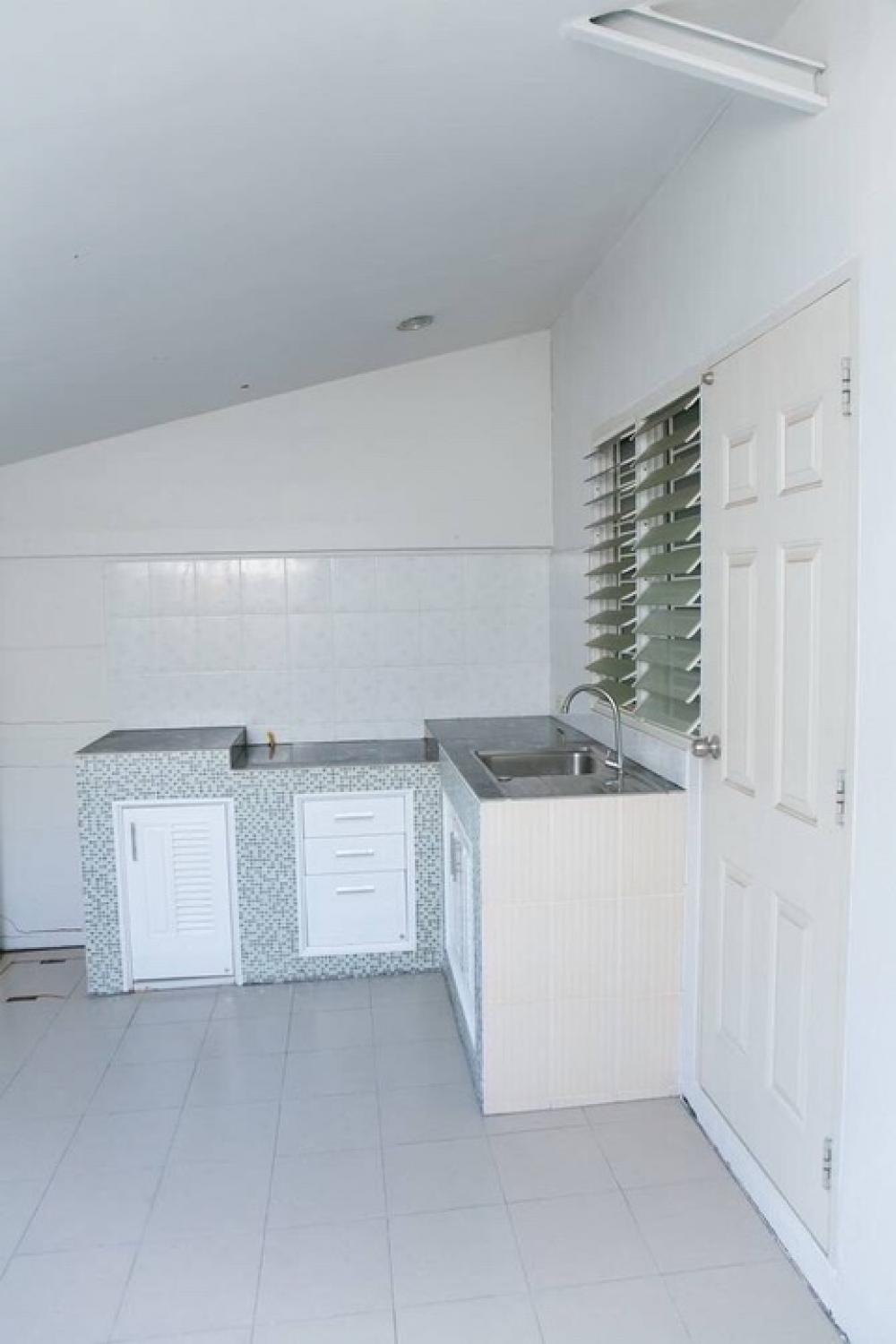 ขายทาวน์โฮมพัทยา บางแสน ชลบุรี สัตหีบ : ขายทาวน์เฮ้าส์ สวย 2 ชั้น โครงการ Life Town Home บางเเสน ห้วยกะปิ จ.ชลบุรี พร้อมเข้าอยู่ ขายต่ำกว่าราคาตลาด