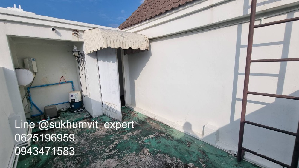 For SaleTownhomeSukhumvit, Asoke, Thonglor : 4-story townhome with rooftop, Soi Ekamai, land size 24 sq wah, usable area 270 sq m, has a swimming pool, beautiful view, calm, shady, good direction, not hot.