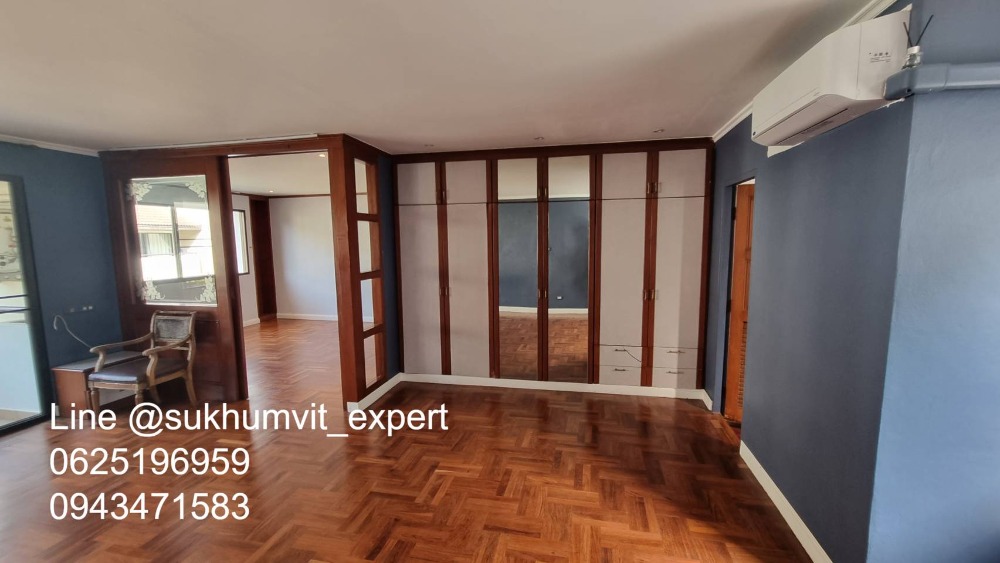 For SaleTownhomeSukhumvit, Asoke, Thonglor : 4-story townhome with rooftop, Soi Ekamai, land size 24 sq wah, usable area 270 sq m, has a swimming pool, beautiful view, calm, shady, good direction, not hot.