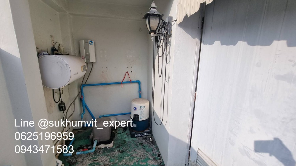 For SaleTownhomeSukhumvit, Asoke, Thonglor : 4-story townhome with rooftop, Soi Ekamai, land size 24 sq wah, usable area 270 sq m, has a swimming pool, beautiful view, calm, shady, good direction, not hot.