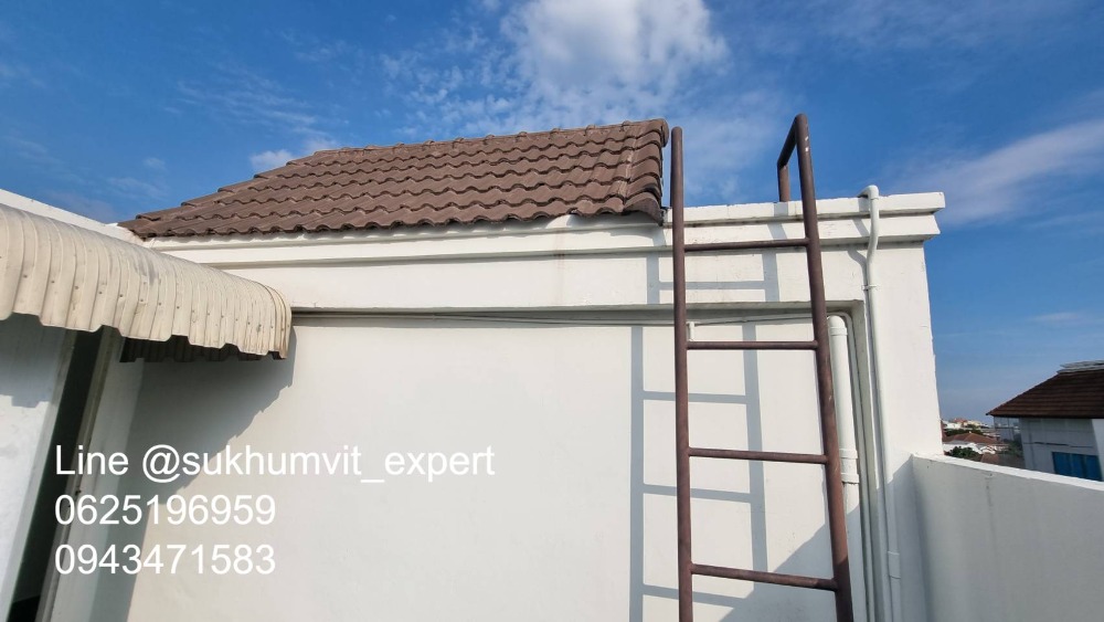 For SaleTownhomeSukhumvit, Asoke, Thonglor : 4-story townhome with rooftop, Soi Ekamai, land size 24 sq wah, usable area 270 sq m, has a swimming pool, beautiful view, calm, shady, good direction, not hot.