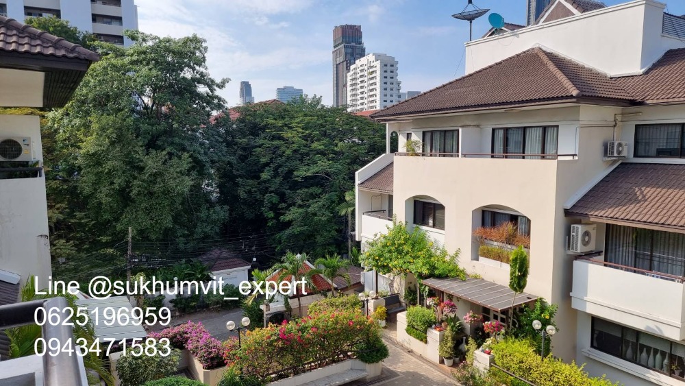 For SaleTownhomeSukhumvit, Asoke, Thonglor : 4-story townhome with rooftop, Soi Ekamai, land size 24 sq wah, usable area 270 sq m, has a swimming pool, beautiful view, calm, shady, good direction, not hot.