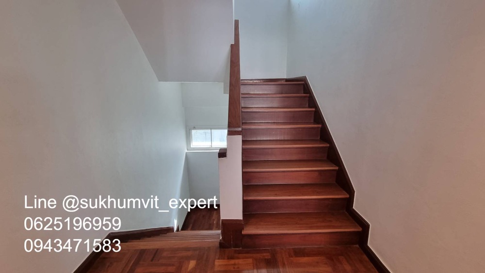 For SaleTownhomeSukhumvit, Asoke, Thonglor : 4-story townhome with rooftop, Soi Ekamai, land size 24 sq wah, usable area 270 sq m, has a swimming pool, beautiful view, calm, shady, good direction, not hot.
