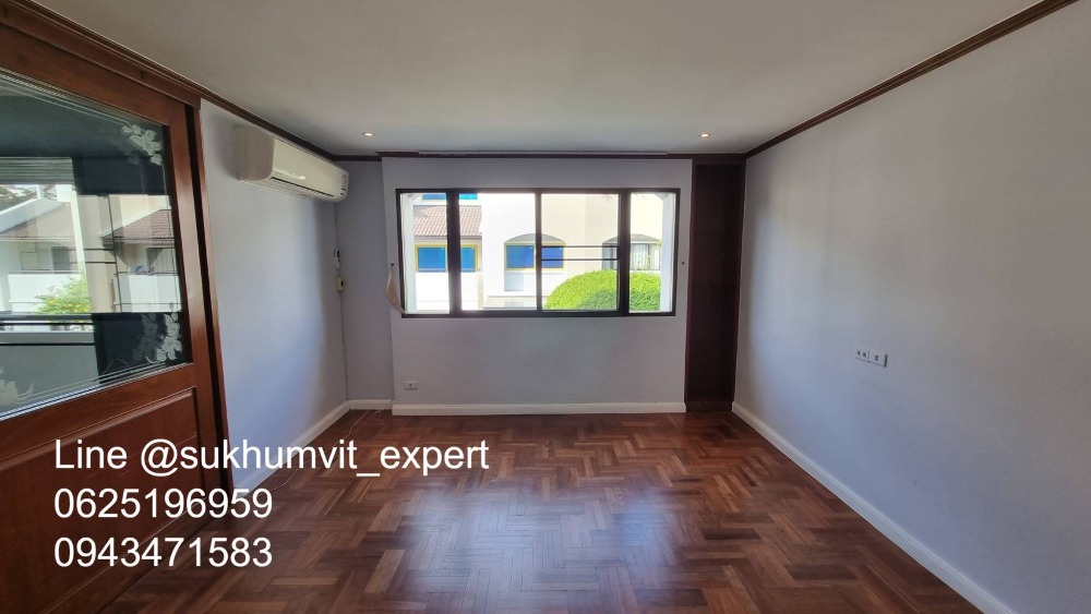 For SaleTownhomeSukhumvit, Asoke, Thonglor : 4-story townhome with rooftop, Soi Ekamai, land size 24 sq wah, usable area 270 sq m, has a swimming pool, beautiful view, calm, shady, good direction, not hot.