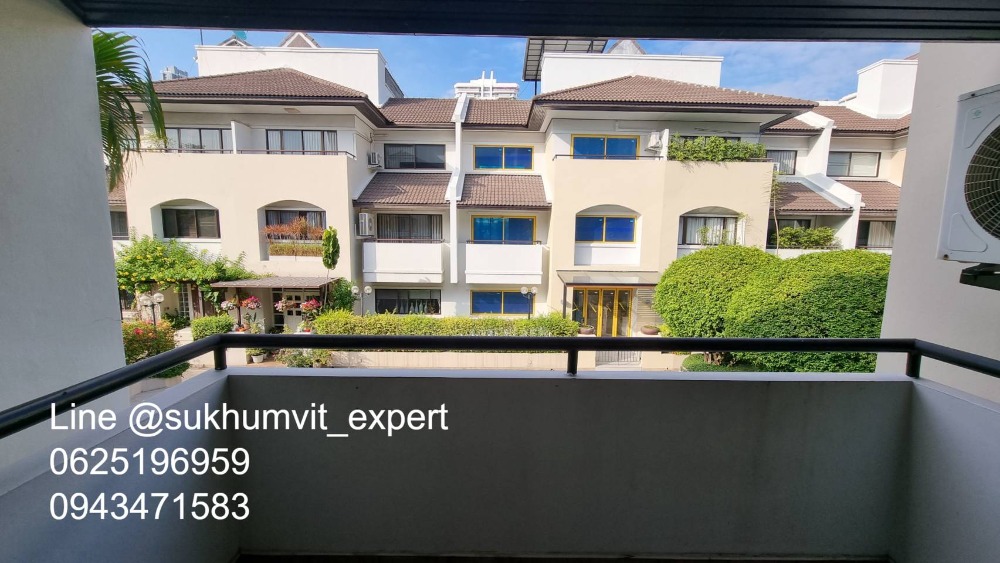 For SaleTownhomeSukhumvit, Asoke, Thonglor : 4-story townhome with rooftop, Soi Ekamai, land size 24 sq wah, usable area 270 sq m, has a swimming pool, beautiful view, calm, shady, good direction, not hot.