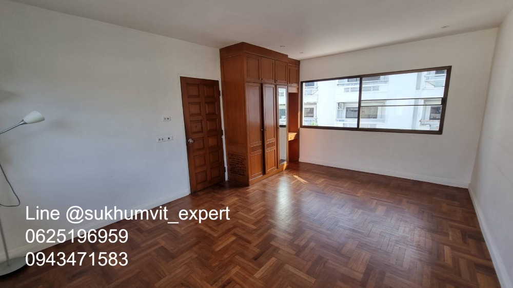 For SaleTownhomeSukhumvit, Asoke, Thonglor : 4-story townhome with rooftop, Soi Ekamai, land size 24 sq wah, usable area 270 sq m, has a swimming pool, beautiful view, calm, shady, good direction, not hot.