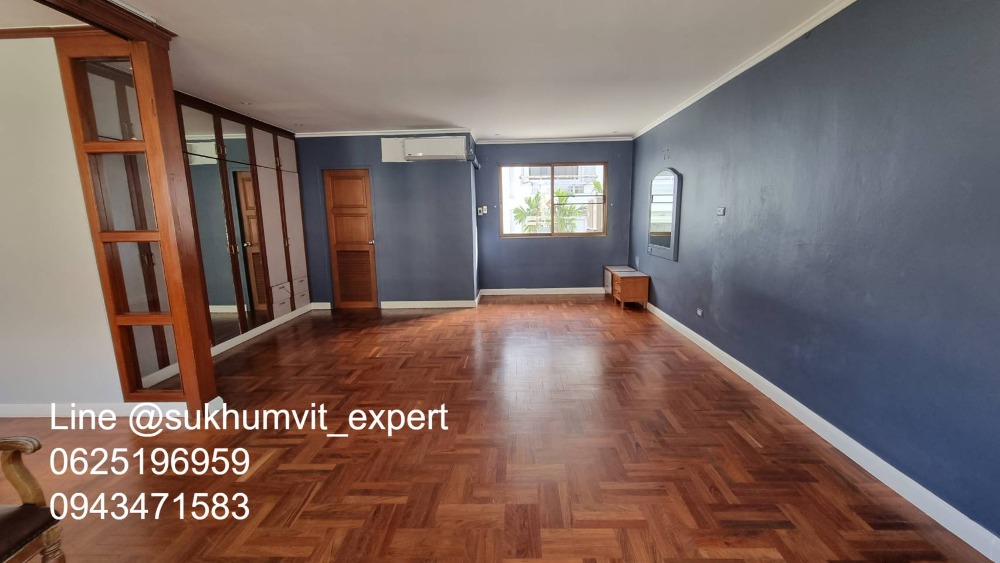 For SaleTownhomeSukhumvit, Asoke, Thonglor : 4-story townhome with rooftop, Soi Ekamai, land size 24 sq wah, usable area 270 sq m, has a swimming pool, beautiful view, calm, shady, good direction, not hot.