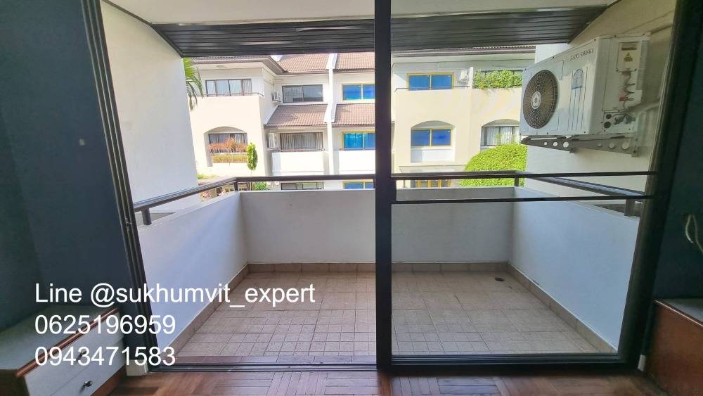 For SaleTownhomeSukhumvit, Asoke, Thonglor : 4-story townhome with rooftop, Soi Ekamai, land size 24 sq wah, usable area 270 sq m, has a swimming pool, beautiful view, calm, shady, good direction, not hot.