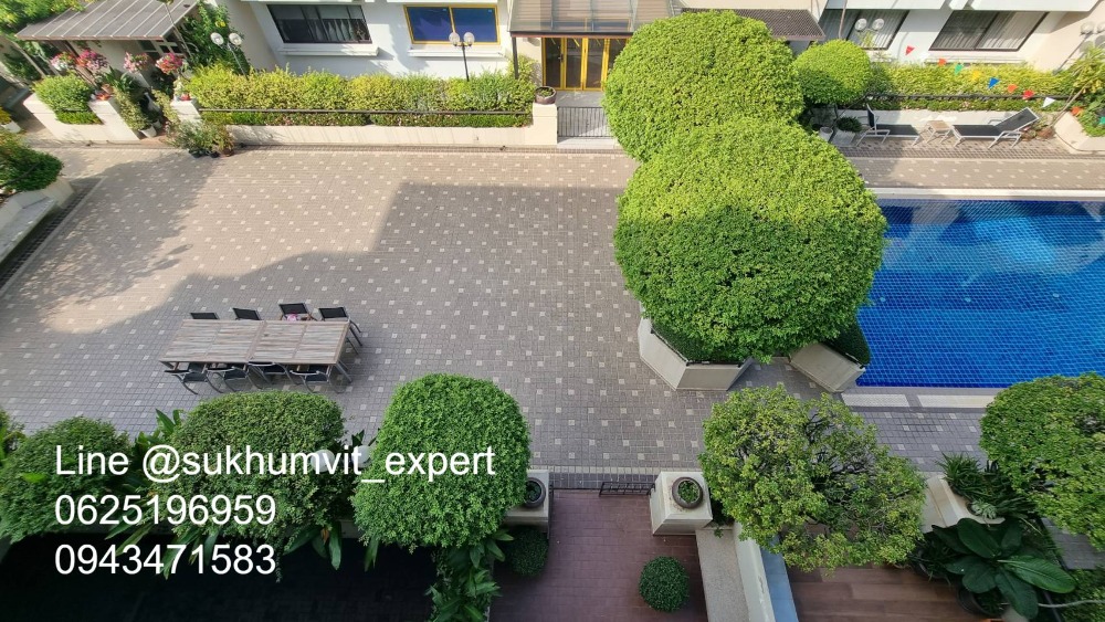 For SaleTownhomeSukhumvit, Asoke, Thonglor : 4-story townhome with rooftop, Soi Ekamai, land size 24 sq wah, usable area 270 sq m, has a swimming pool, beautiful view, calm, shady, good direction, not hot.