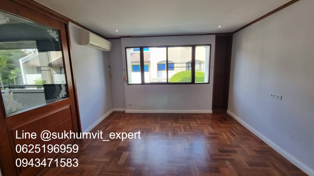 For SaleTownhomeSukhumvit, Asoke, Thonglor : 4-story townhome with rooftop, Soi Ekamai, land size 24 sq wah, usable area 270 sq m, has a swimming pool, beautiful view, calm, shady, good direction, not hot.