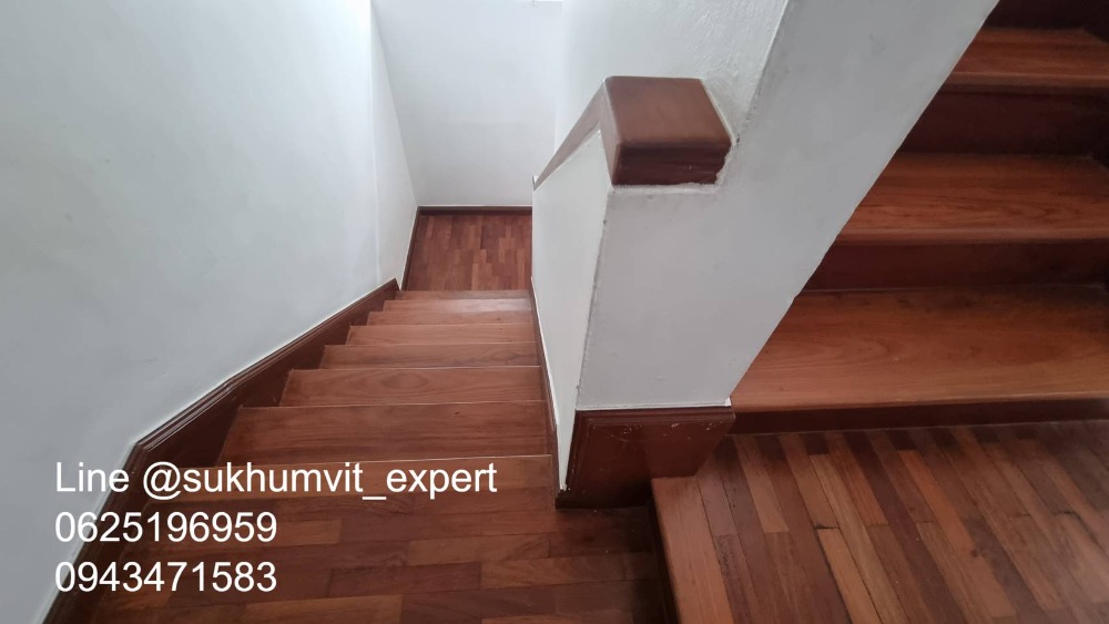 For SaleTownhomeSukhumvit, Asoke, Thonglor : 4-story townhome with rooftop, Soi Ekamai, land size 24 sq wah, usable area 270 sq m, has a swimming pool, beautiful view, calm, shady, good direction, not hot.