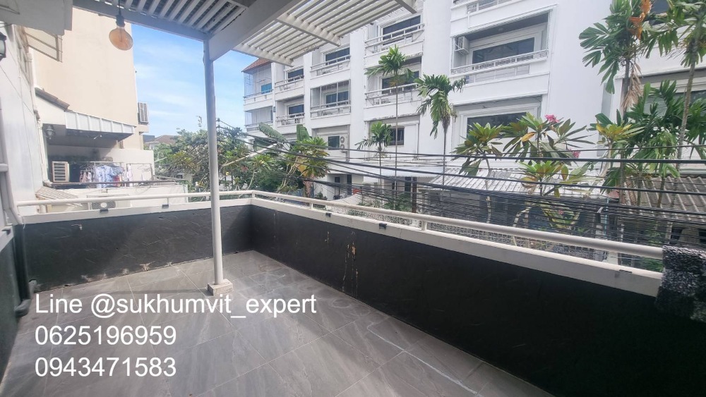 For SaleTownhomeSukhumvit, Asoke, Thonglor : 4-story townhome with rooftop, Soi Ekamai, land size 24 sq wah, usable area 270 sq m, has a swimming pool, beautiful view, calm, shady, good direction, not hot.