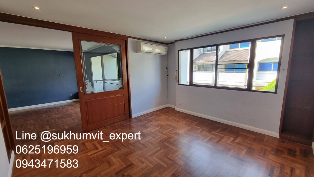 For SaleTownhomeSukhumvit, Asoke, Thonglor : 4-story townhome with rooftop, Soi Ekamai, land size 24 sq wah, usable area 270 sq m, has a swimming pool, beautiful view, calm, shady, good direction, not hot.