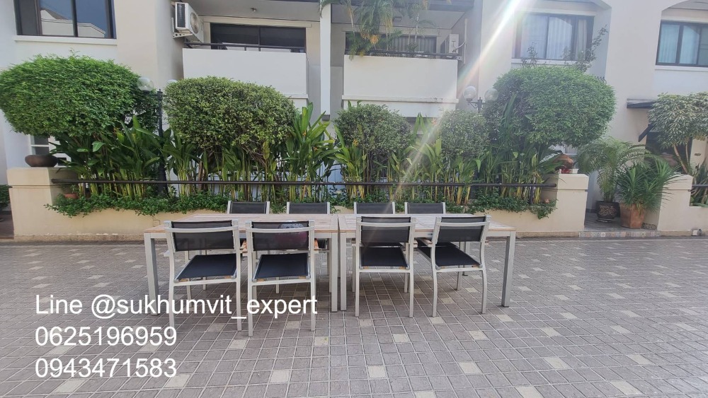 For SaleTownhomeSukhumvit, Asoke, Thonglor : 4-story townhome with rooftop, Soi Ekamai, land size 24 sq wah, usable area 270 sq m, has a swimming pool, beautiful view, calm, shady, good direction, not hot.